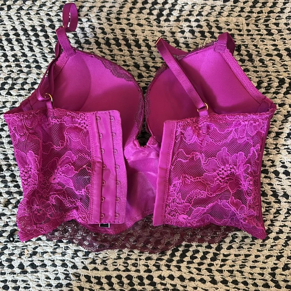 Victoria’s secret bombshell plunge lingerie. - Picture 4 of 4